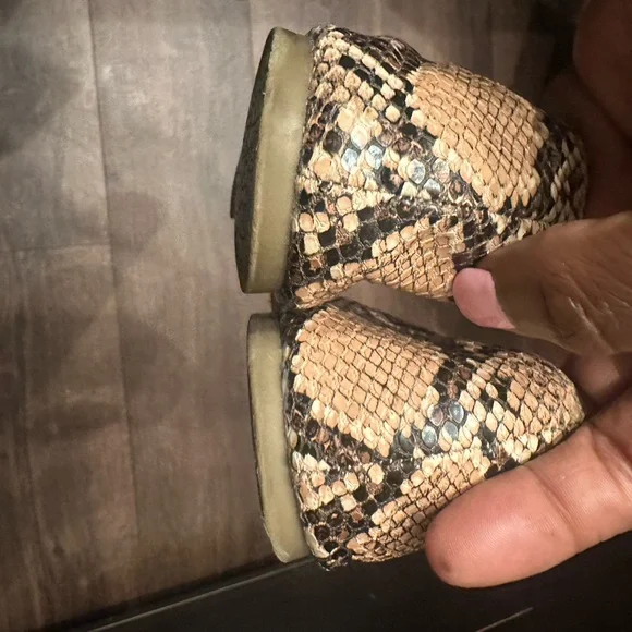 Steve Madden Cream and neutrals Flats with Snakeskin Pattern - Picture 4 of 6